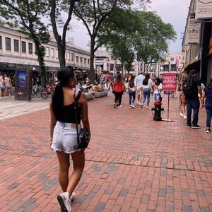 Meet your Posher, Elissa